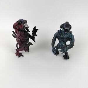 Lot of 2 1992 Kenner Aliens Bull Xenomorph Gorilla Blue Black Toy Action Figures